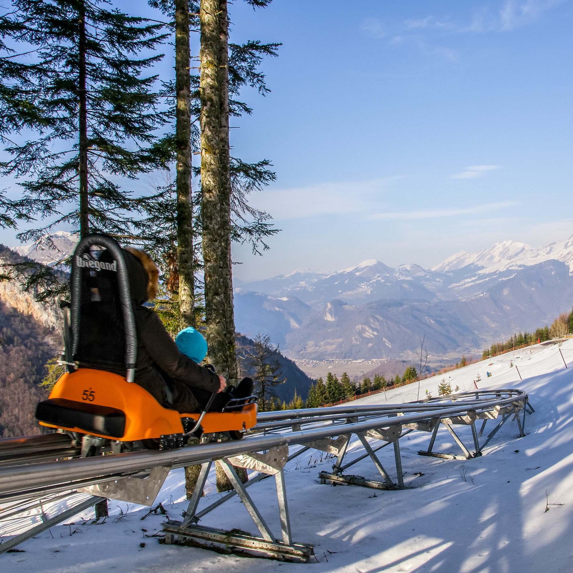 Piste de luge en montagne